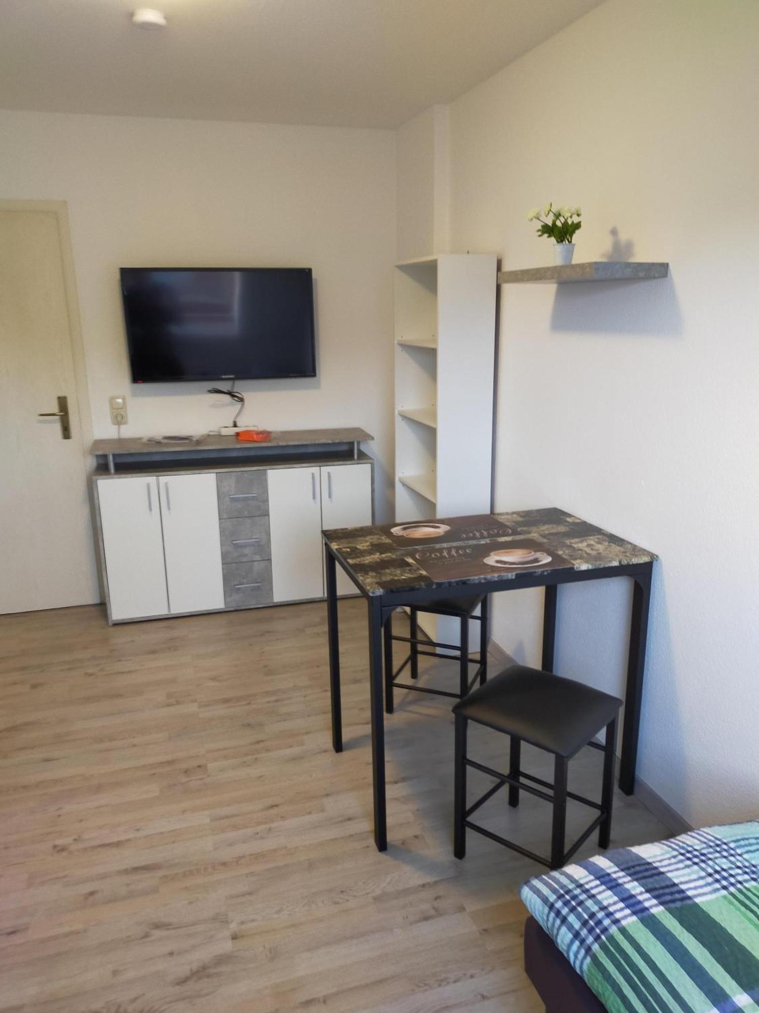 Flex Aparts - Grosse, Moeblierte Wohnung In Zwickau Mit 2 Zimmern Buitenkant foto