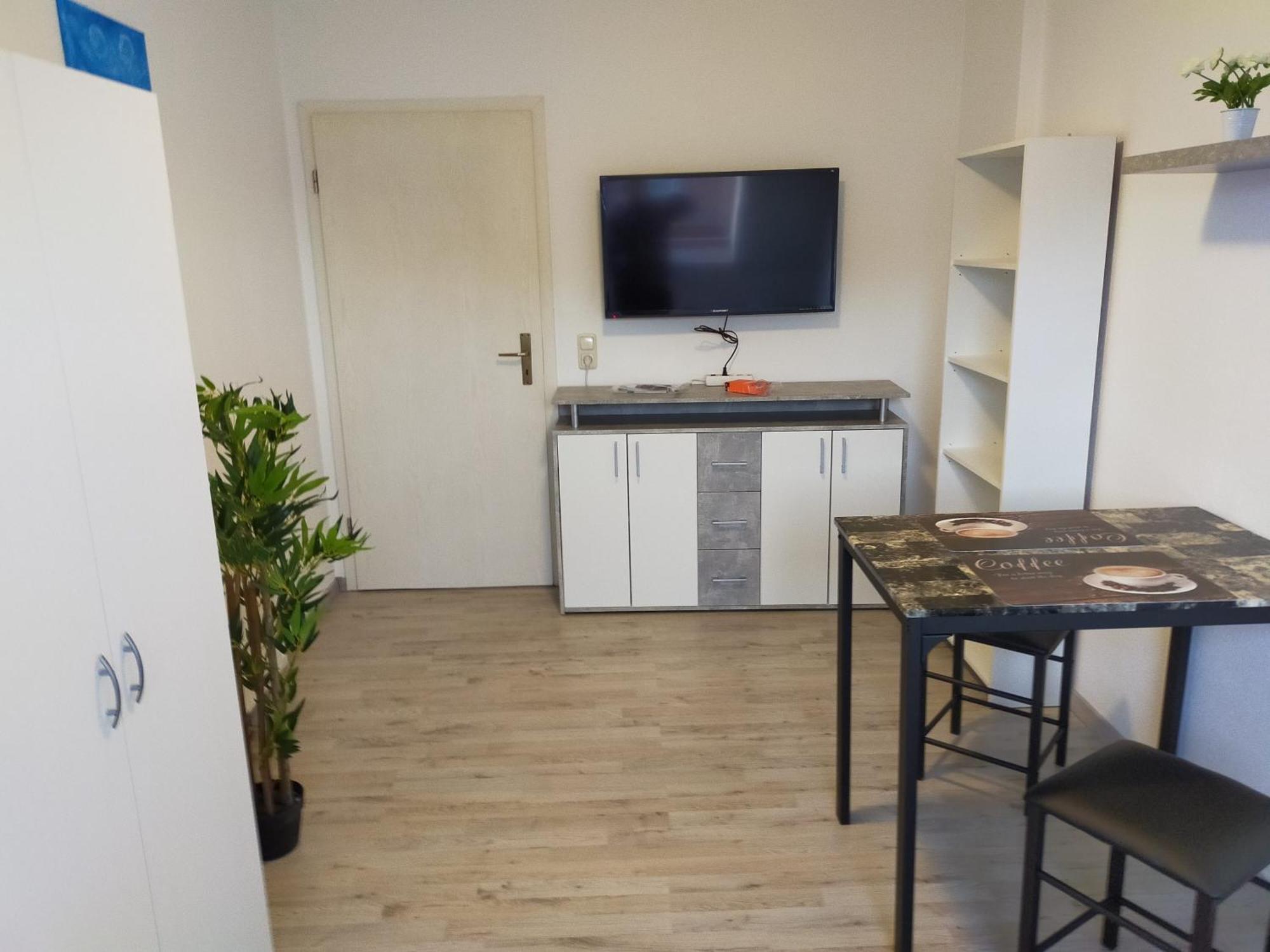 Flex Aparts - Grosse, Moeblierte Wohnung In Zwickau Mit 2 Zimmern Buitenkant foto